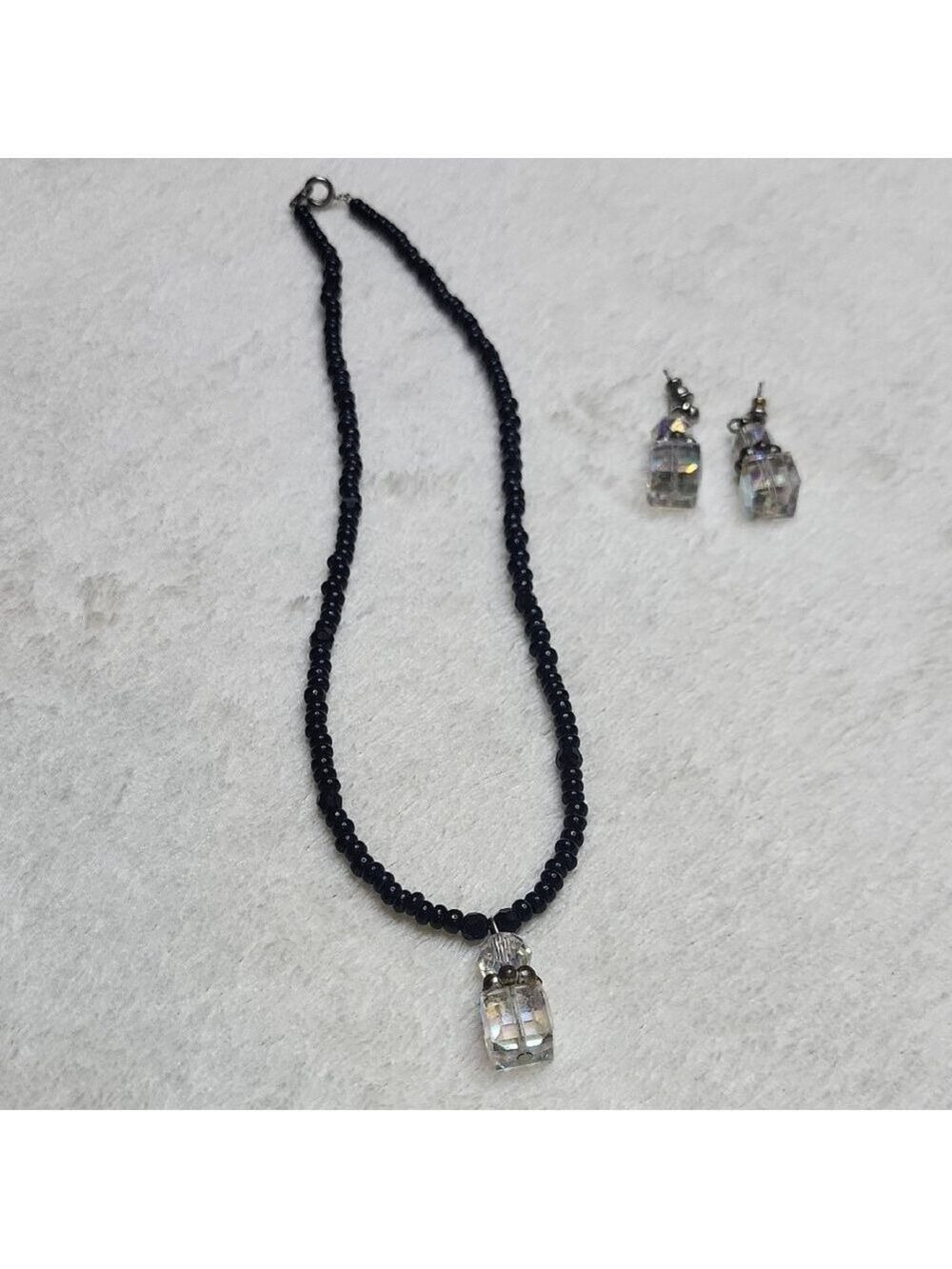 Jewlry | Crystal Necklace with Iridescent Pendant |J2 - Picture 2 of 8